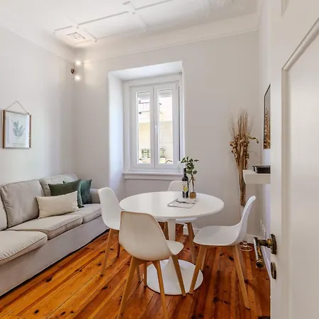Stunning River View 3br Near Alfama - Renovated Apartment