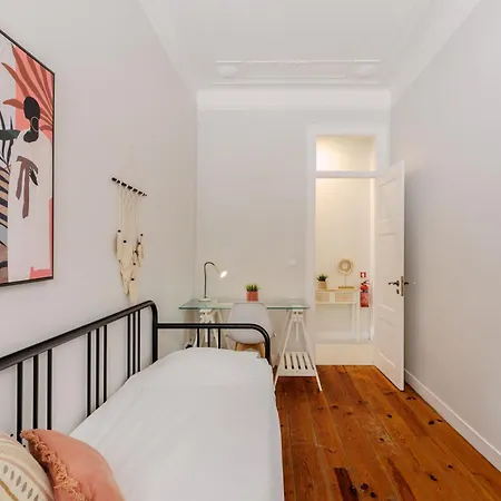 Stunning River View 3br Near Alfama - Renovated Apartment *