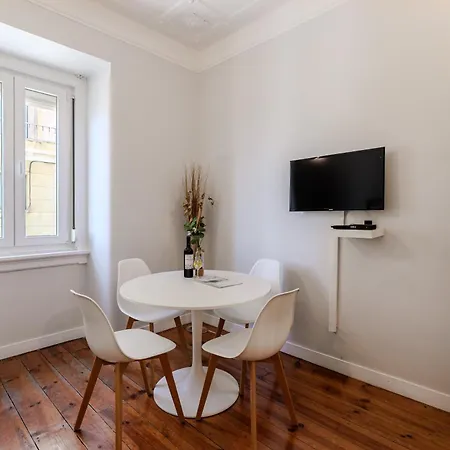 Stunning River View 3br Near Alfama - Renovated 公寓 *