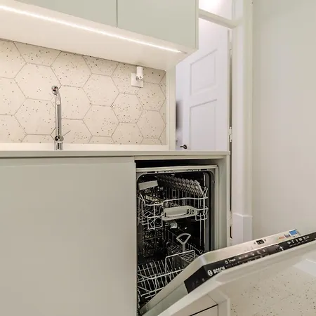 Stunning River View 3br Near Alfama - Renovated Apartment *