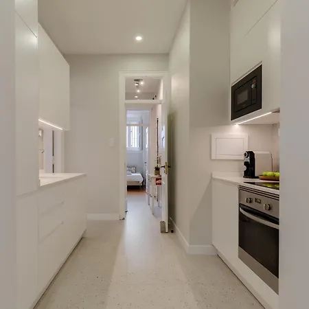 Stunning River View 3br Near Alfama - Renovated Apartment